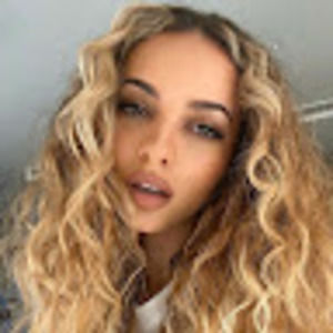 Meet your Posher, Claire mbl